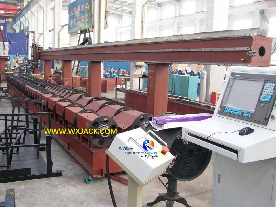 CNC-CP3-600/L 用于小管子的3轴数控相贯线切割机