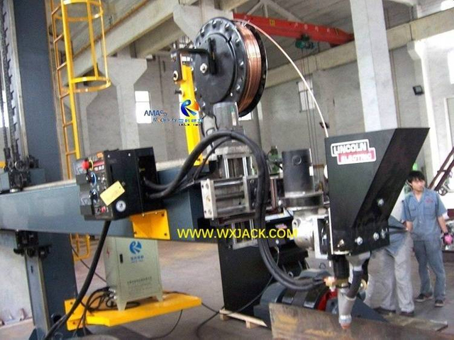 8 Column and Boom Welding Manipulator 2 100_9601