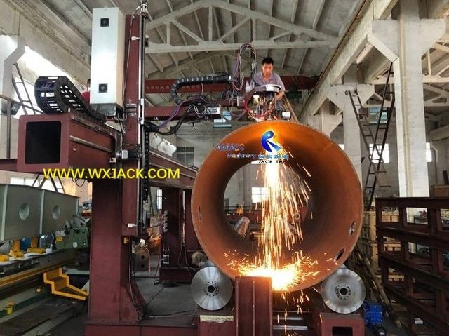 2 7 Axis Large CNC Pipe Cutting Machine 42 IMG_4604